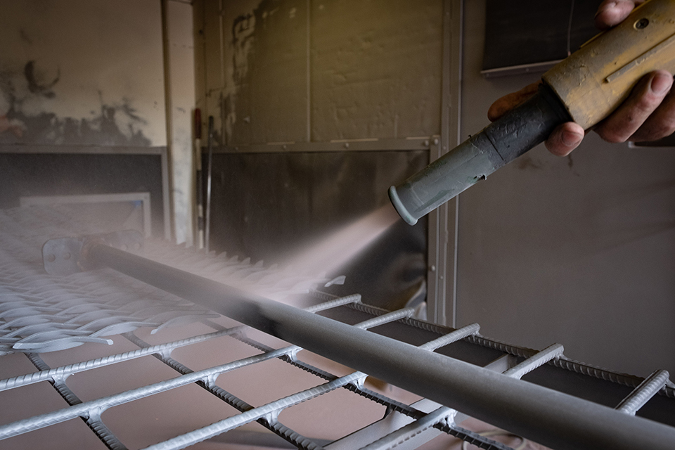 Sandblasting an AlphaFit chin up bar